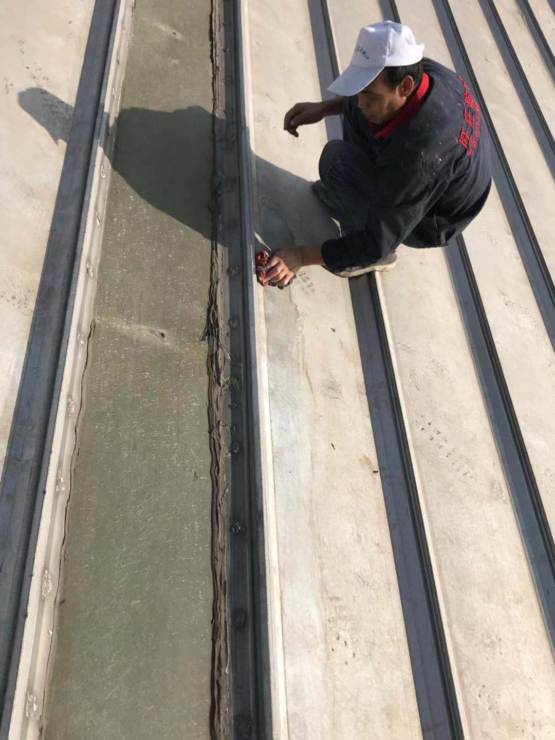 两江航空亮瓦防水施工