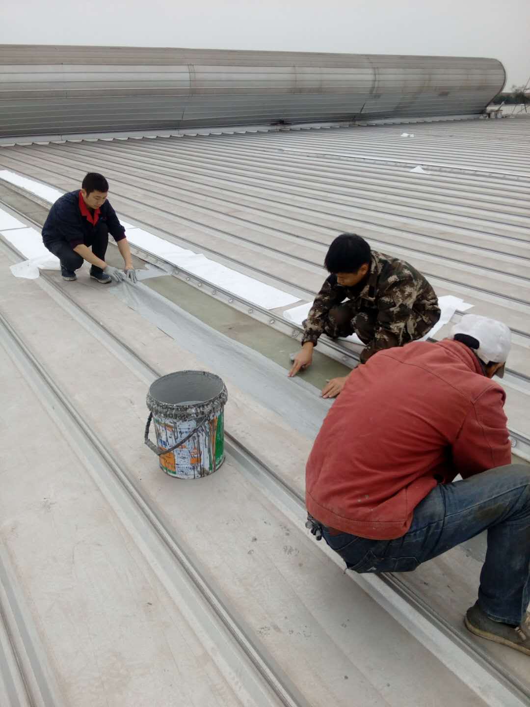 两江航空亮瓦防水施工(2)