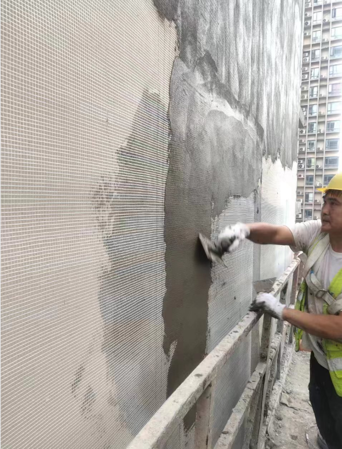 富力城外墙刮抗裂砂浆加网格布
