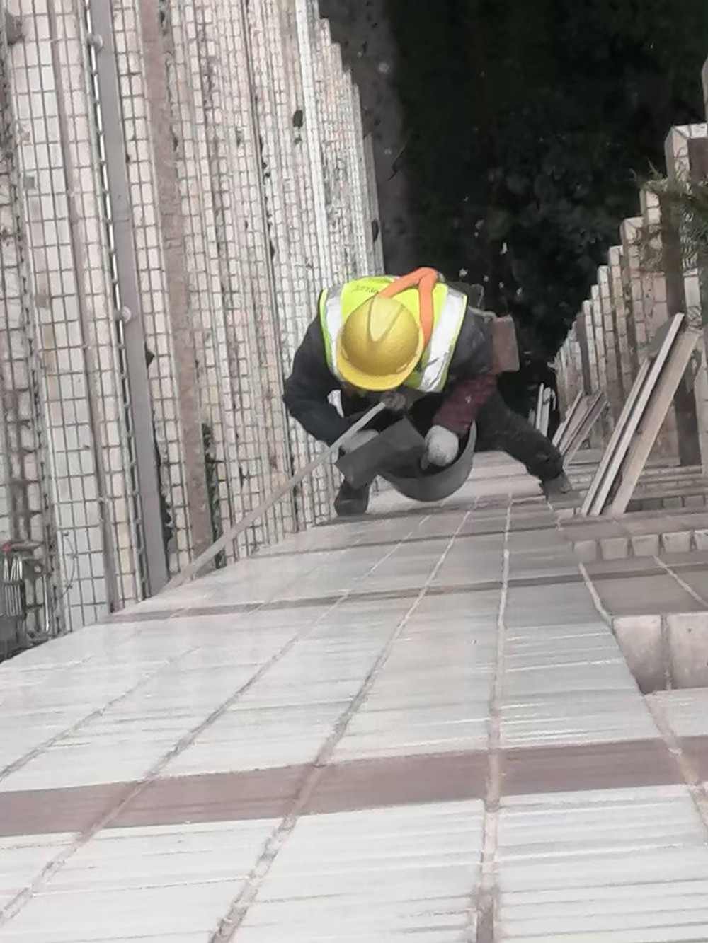 华新都市花园外墙排危修复