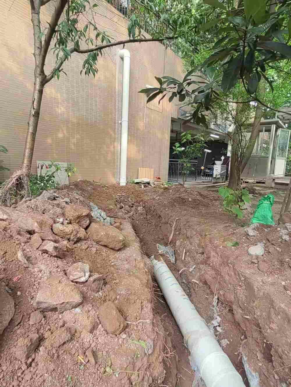 观邸排污管整改