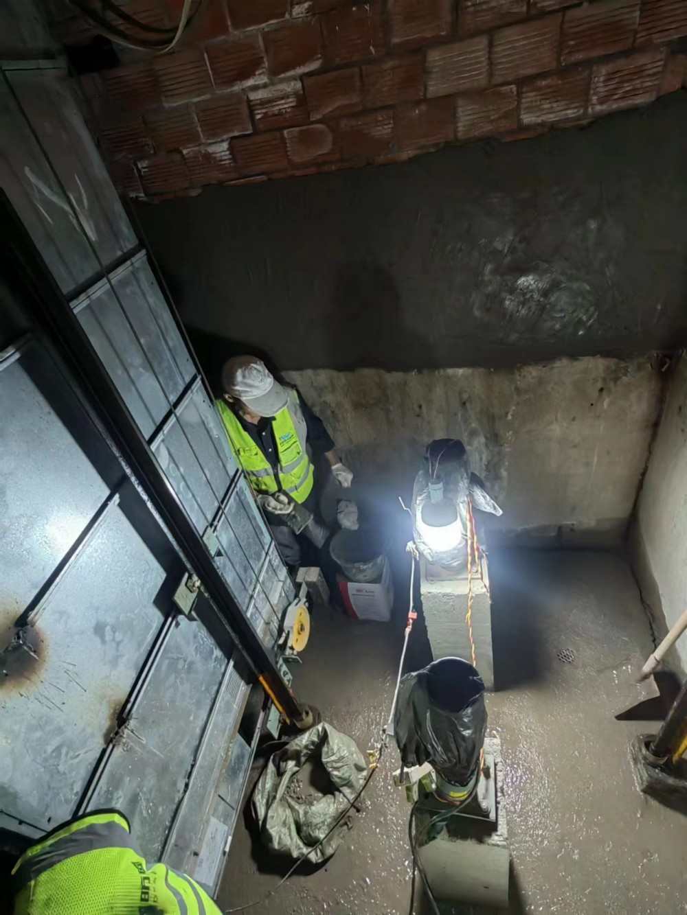 奥园水云间电梯井防水