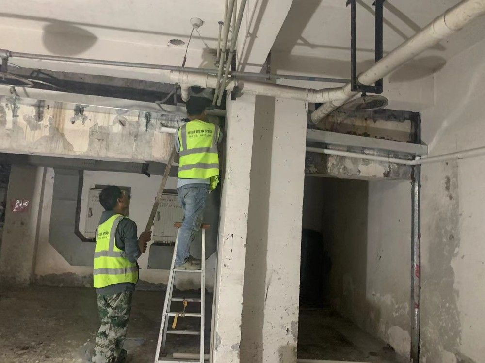 远洋公园高尔夫50栋车库伸缩缝漏水维修