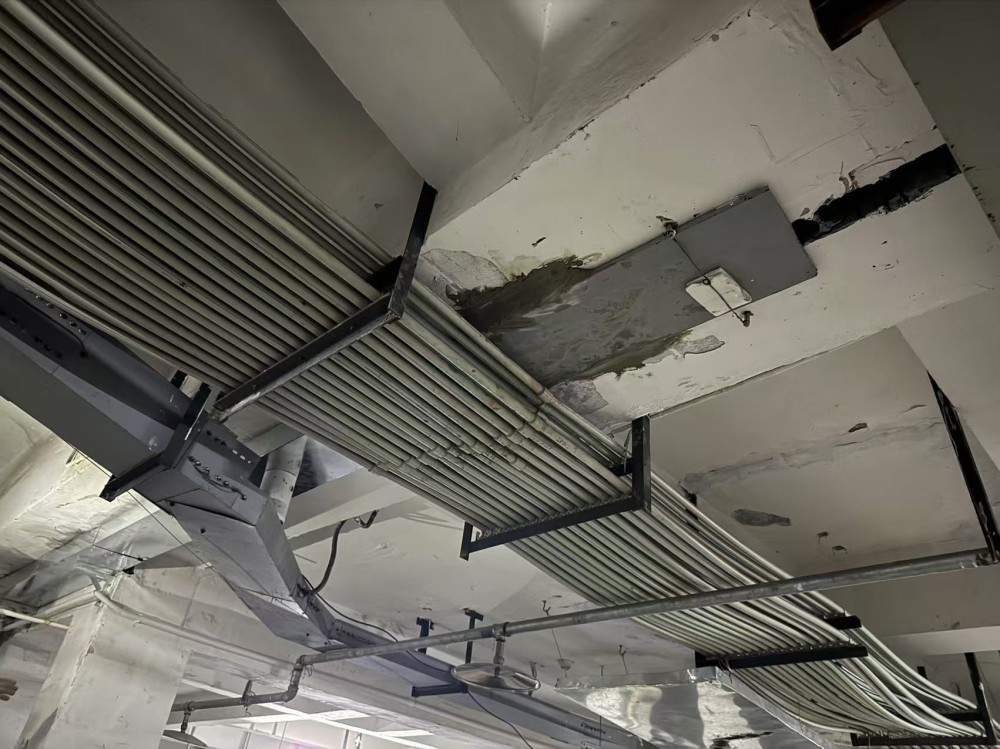 远洋公园高尔夫50栋车库伸缩缝漏水维修