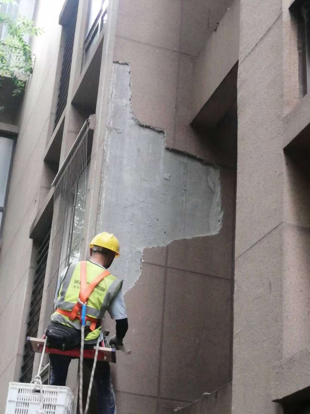 华宇金沙时代外墙排危修复