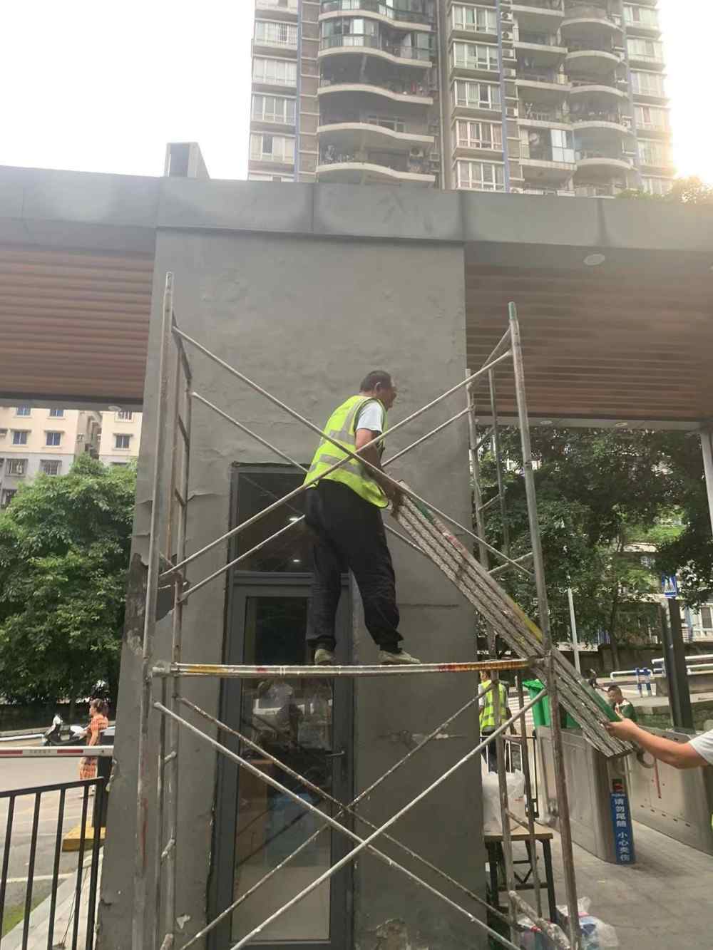 翡翠明珠3号门门头防水