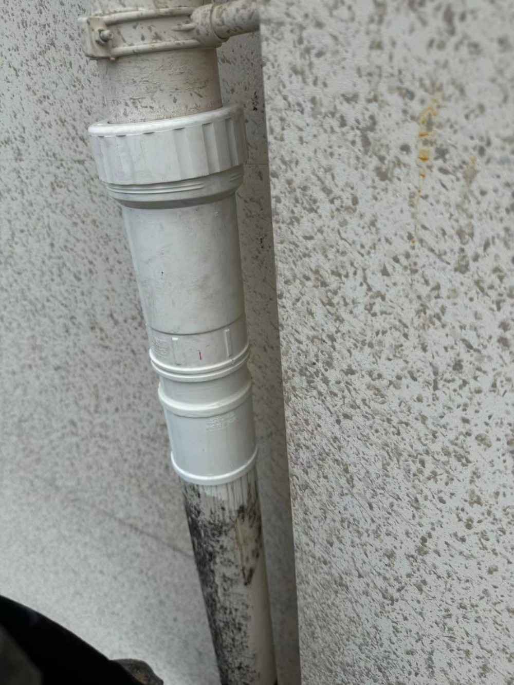 望江府排水管脱落整改