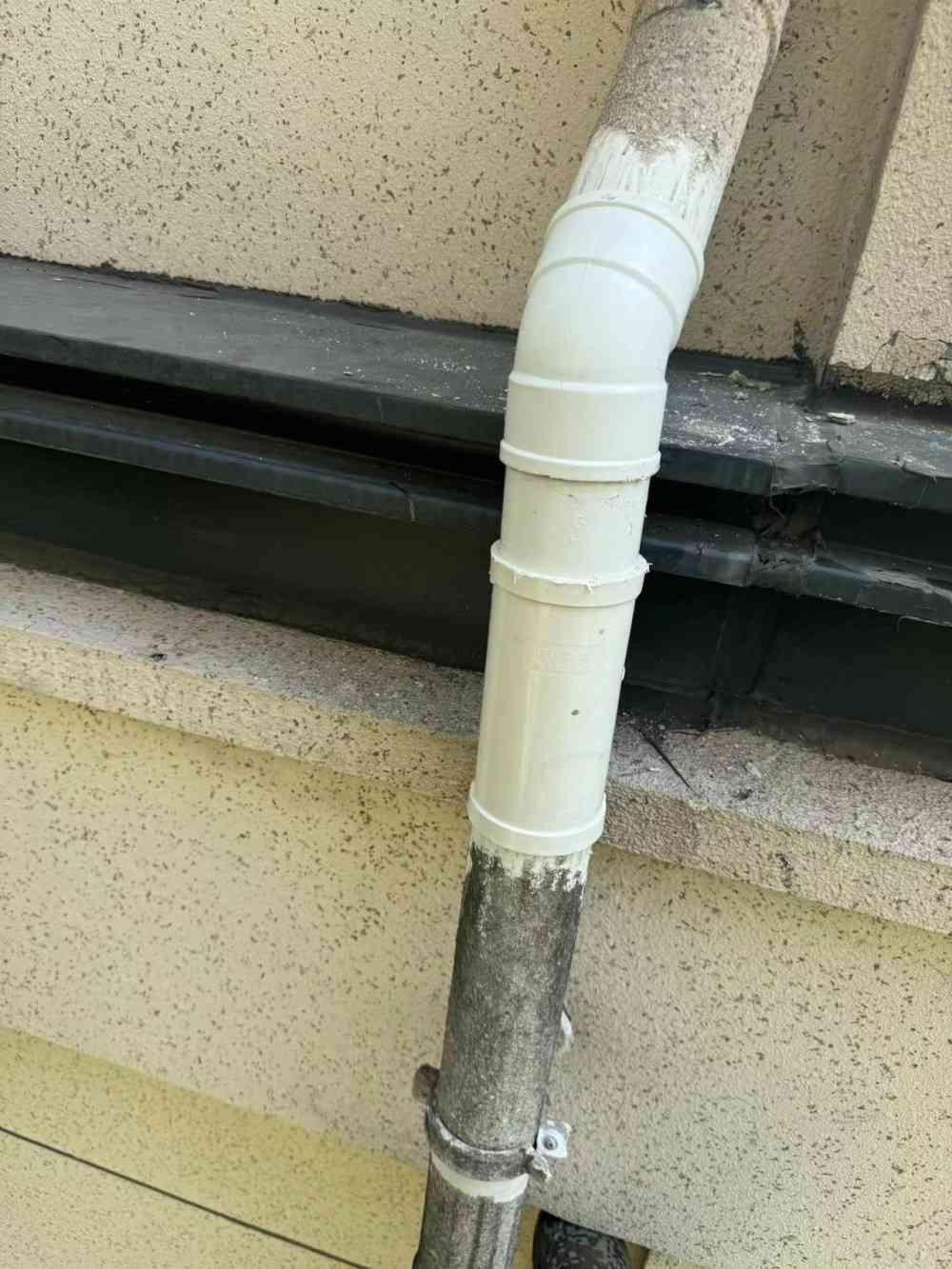 望江府排水管脱落整改