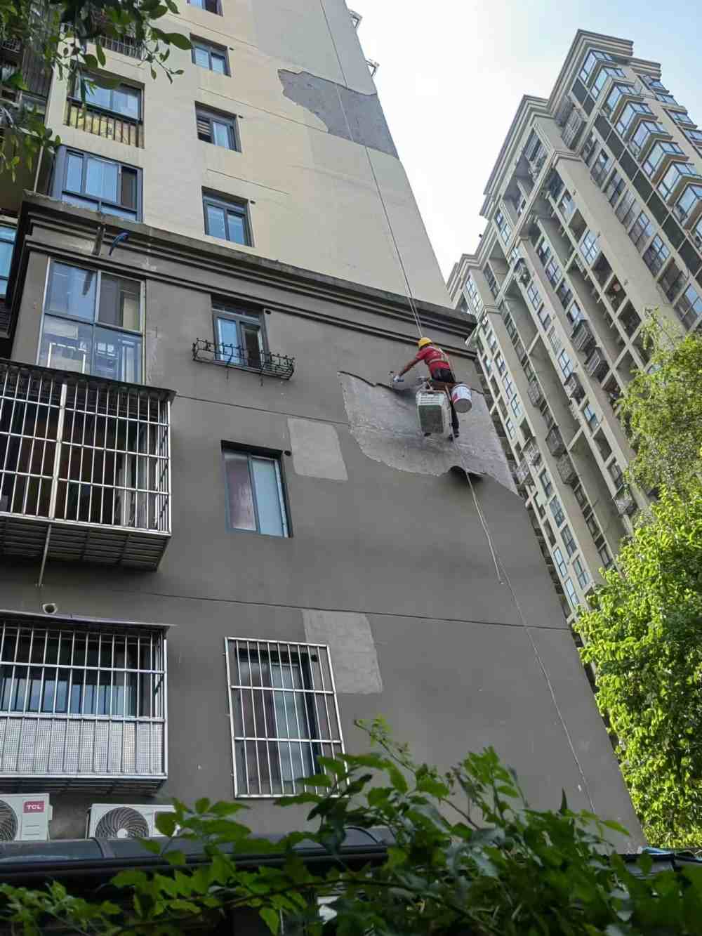 融创伊顿豪庭外墙排危