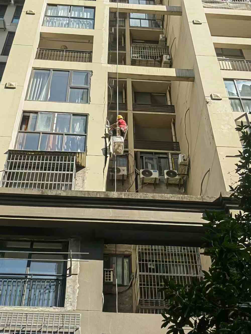 融创伊顿豪庭外墙排危