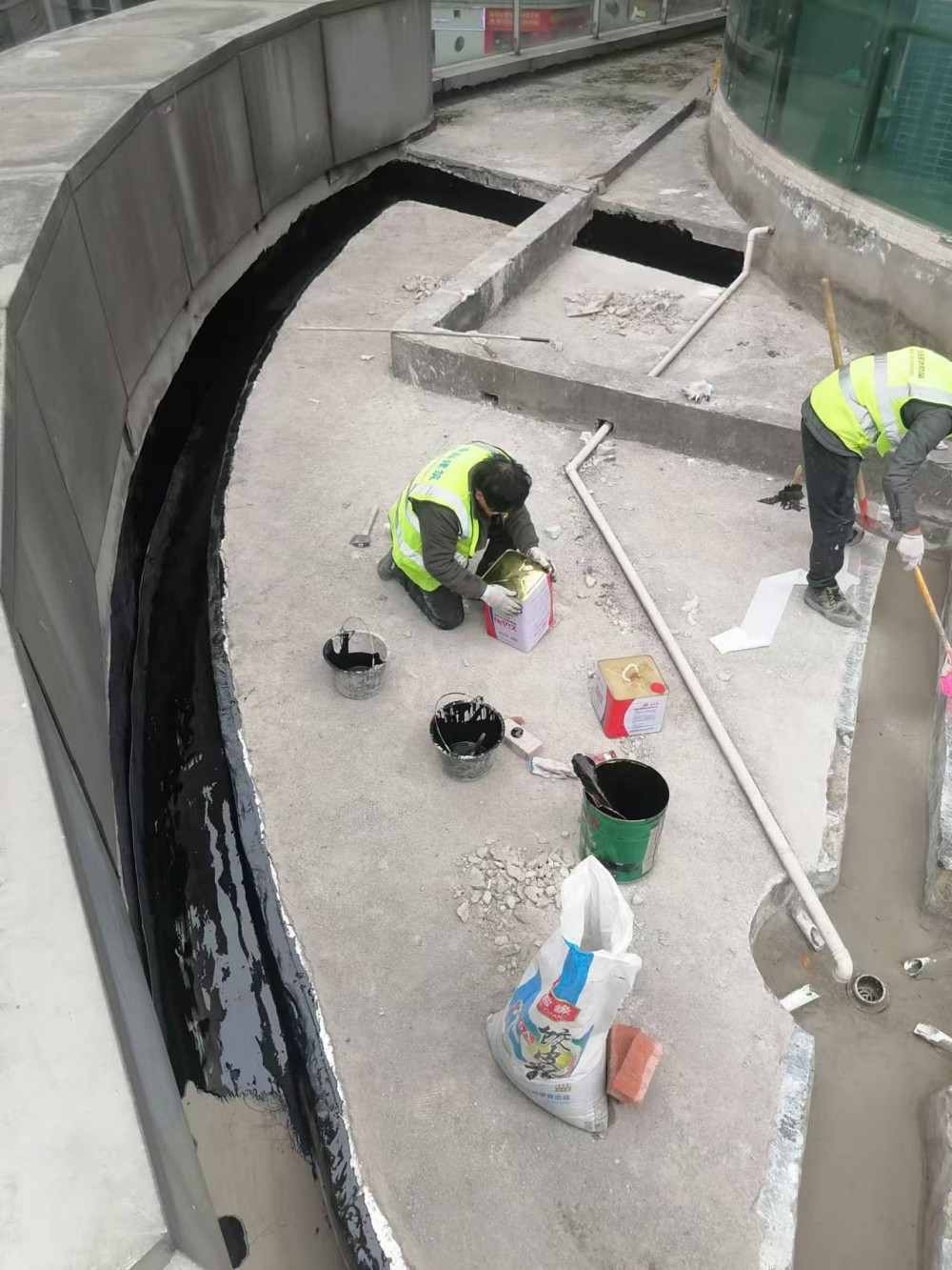 中央广场2号楼2层商业门面漏水整改