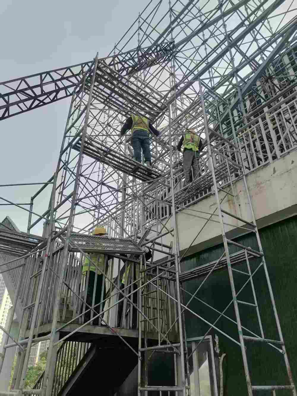 鲸豚湾水世界舞台架防腐