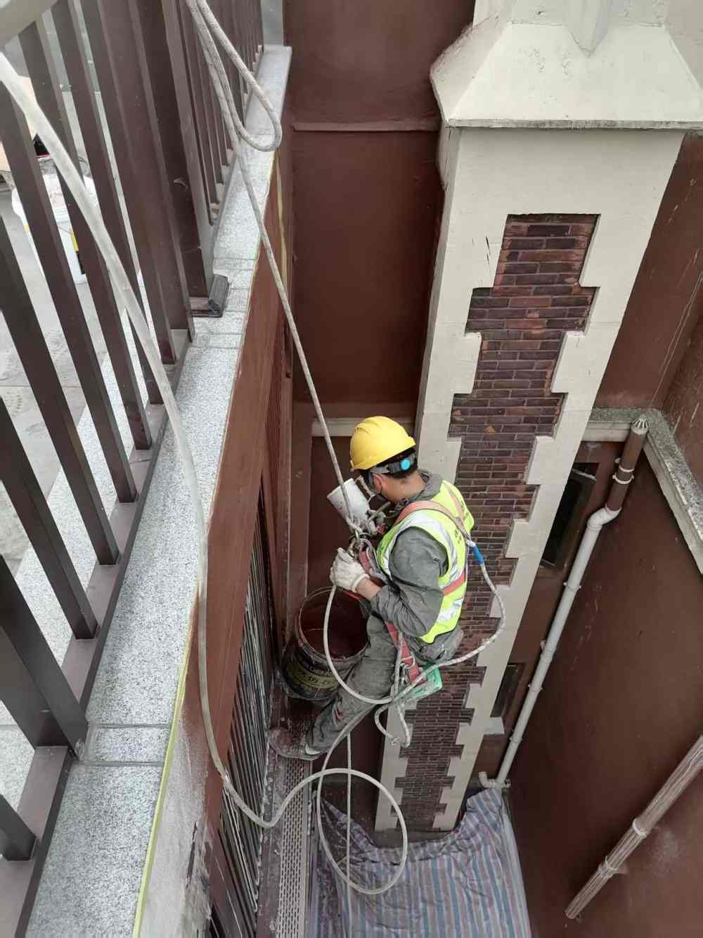 国博城外墙维修