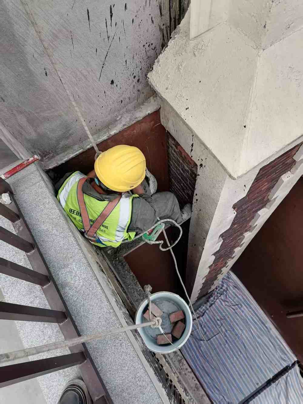 国博城外墙维修