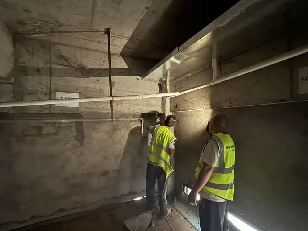 东海岸小区公区渗水维修