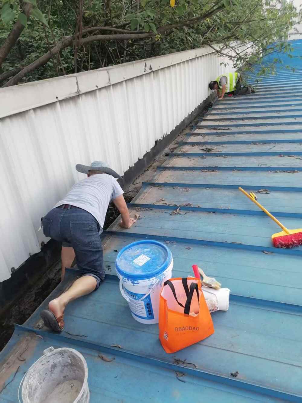 重庆安福汽车营销有限公司彩钢屋面防水