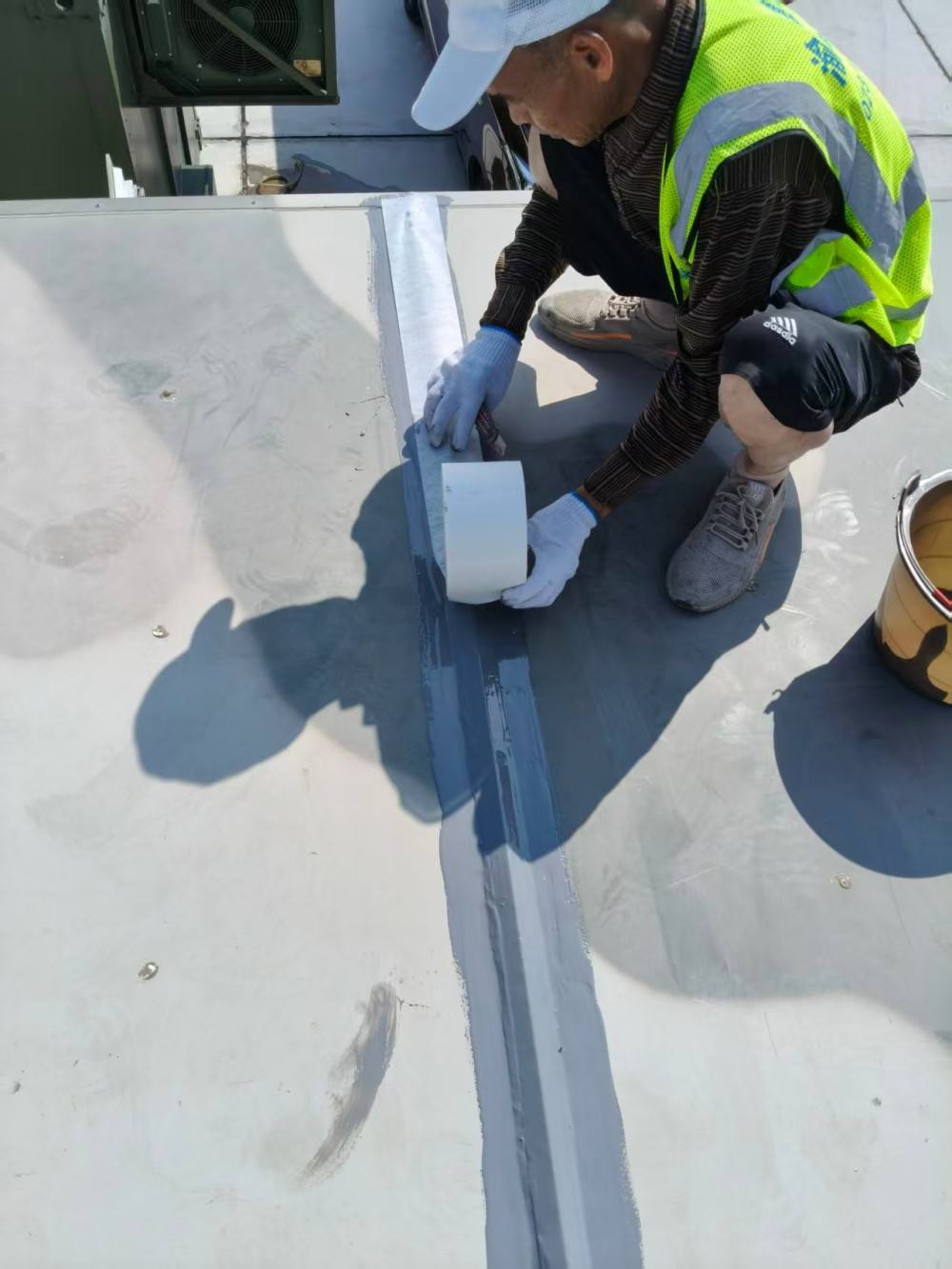 重庆梁平机场指挥方舱顶板防水