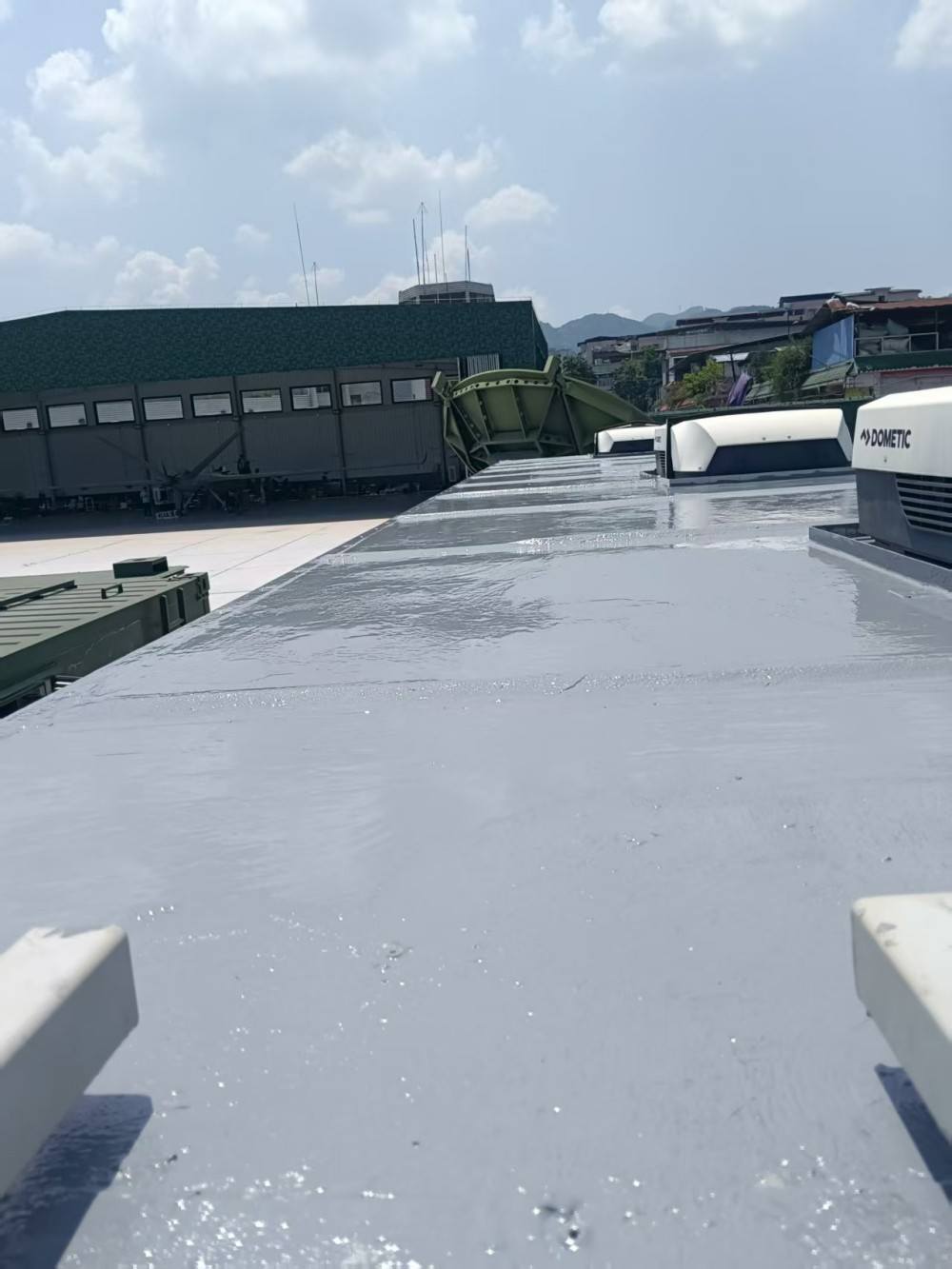 重庆梁平机场指挥方舱顶板防水