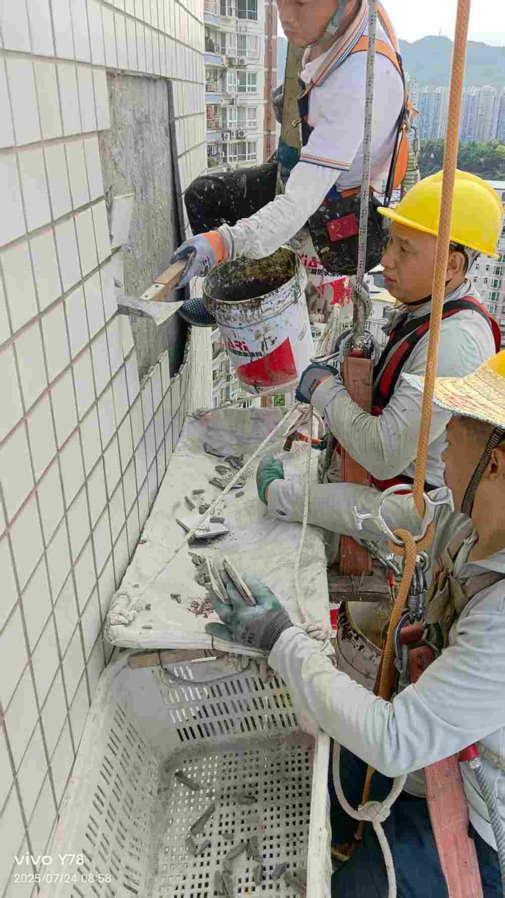 泰正花园外墙排危修复