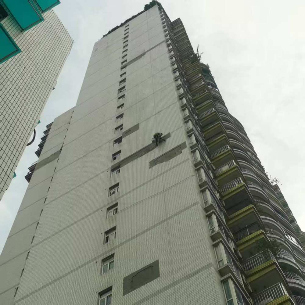 泰正花园外墙脱落整治