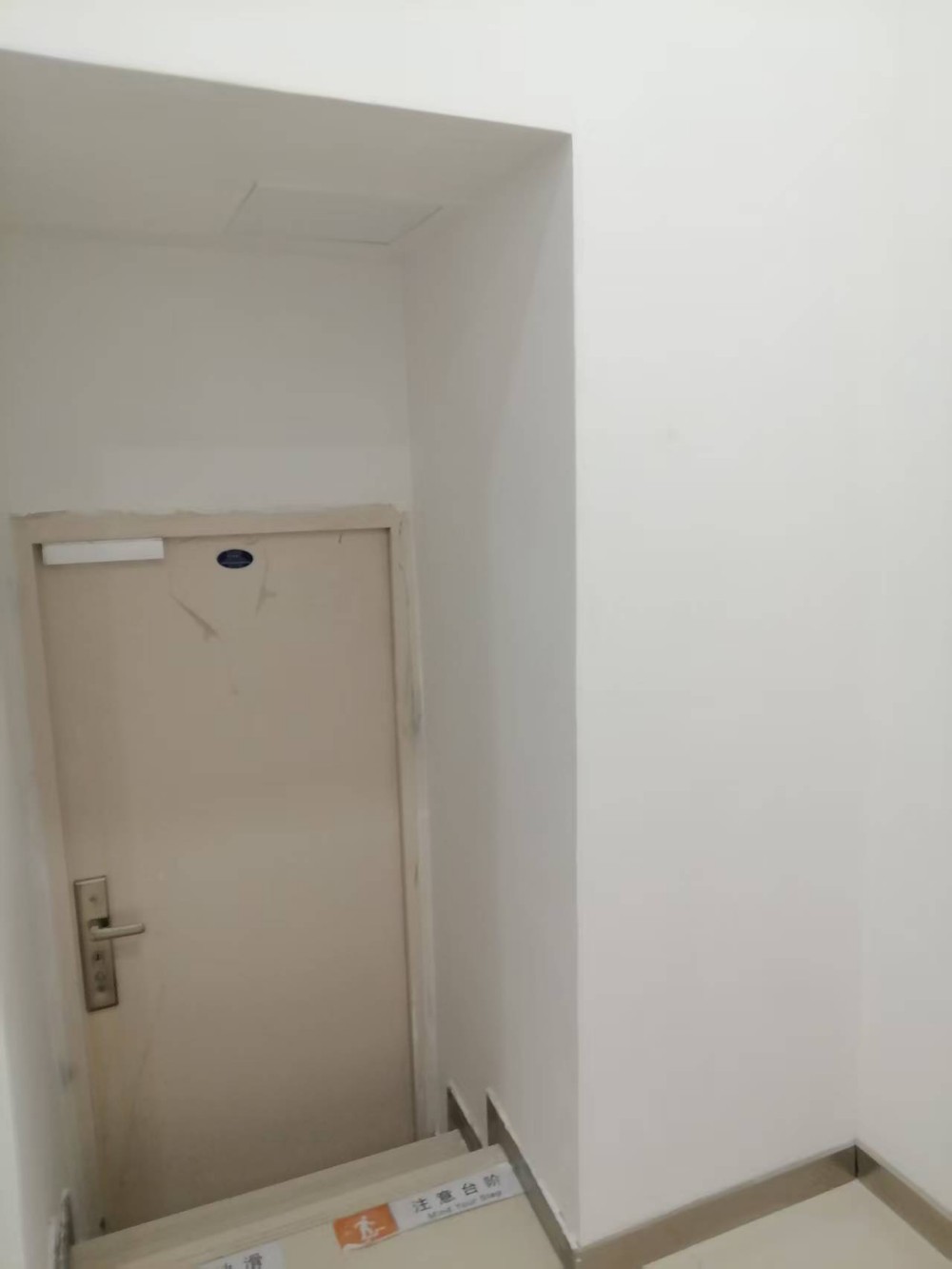 工行重庆西湖路支行伸缩缝渗水维修