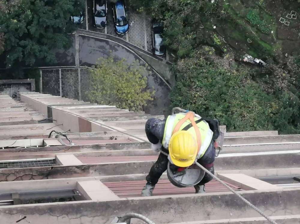 华宇金沙时代外墙排危修复