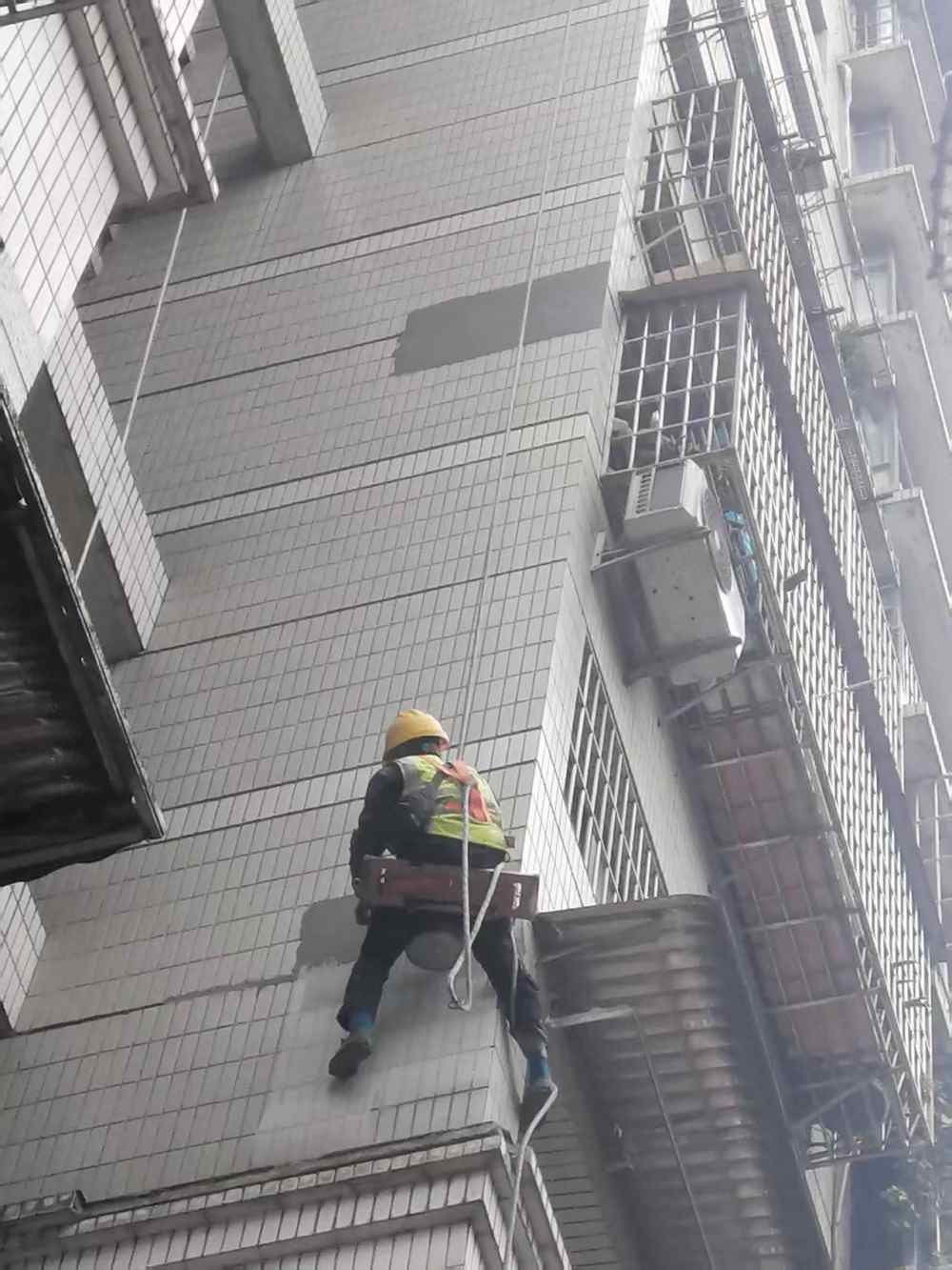 重百小区外墙排危修复