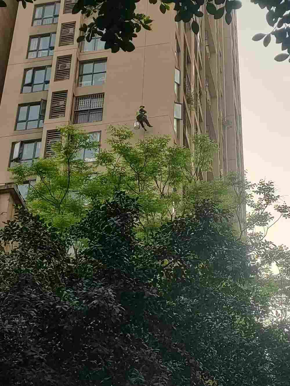 金悦城外墙开槽防水