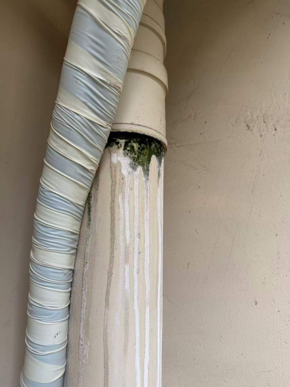嘉德领馆外墙排水管维修